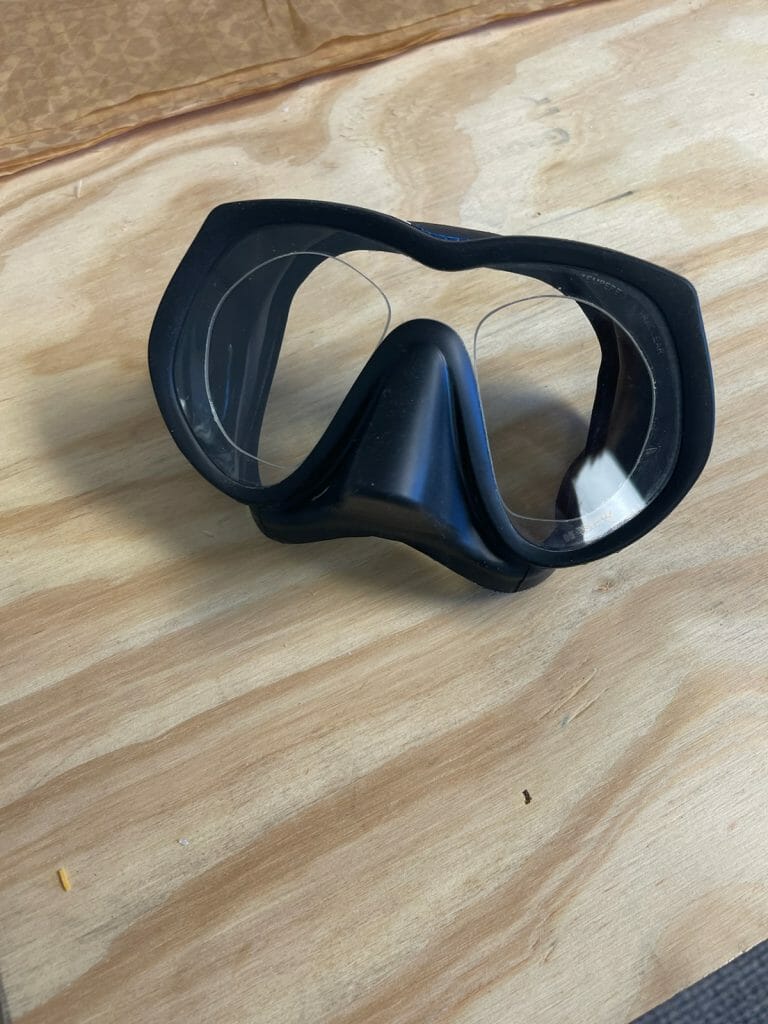 Singe lens dive mask with prescription lenses