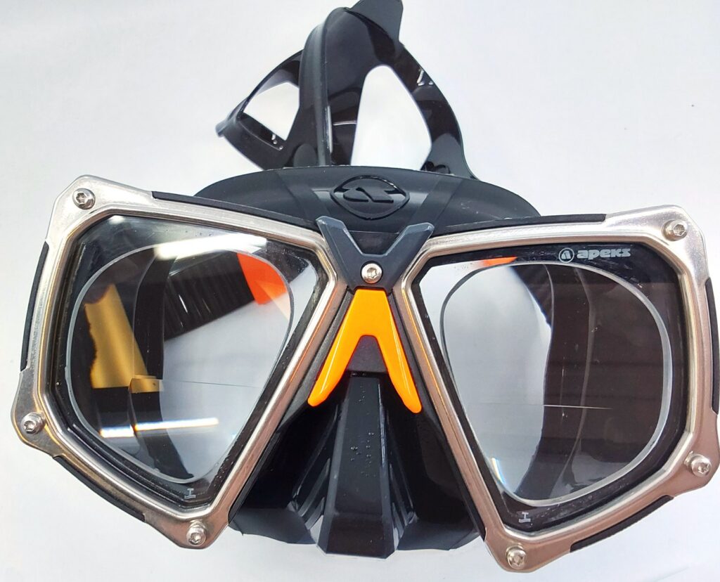 Apeks VX2 prescription dive mask with standard bifocal lenses